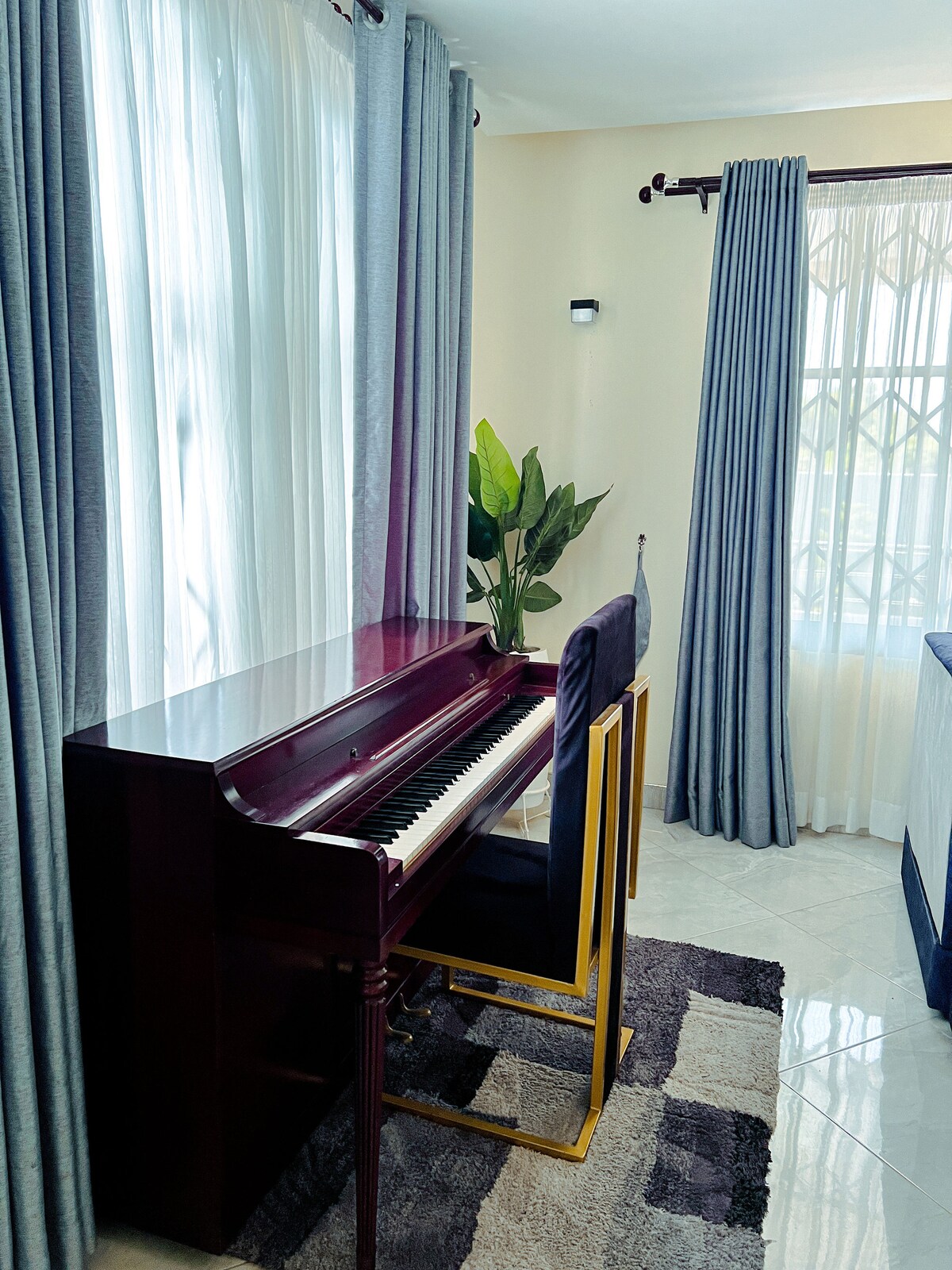 Piano and Gold Danfa